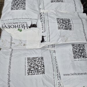 Gedroogde koemest bij vijf zakken of meer